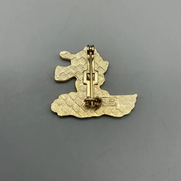 Vintage Walt Disney Productions Mickey Mouse Skiing Pin 27mm Enamel Multicolor - Picture 9 of 12